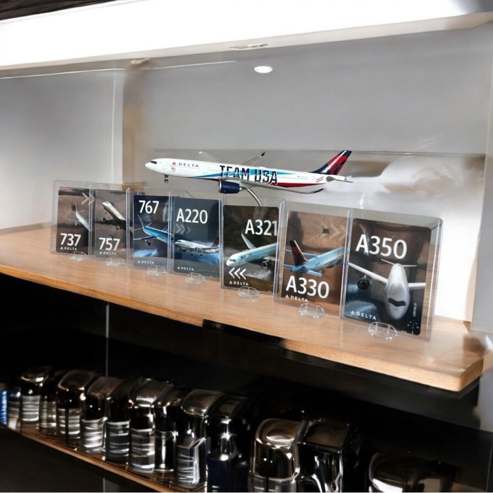 Sale! Delta Air Lines 2025 March Collectible Set Of 7 Pilot Trading Cards, New - Picture 2 of 16